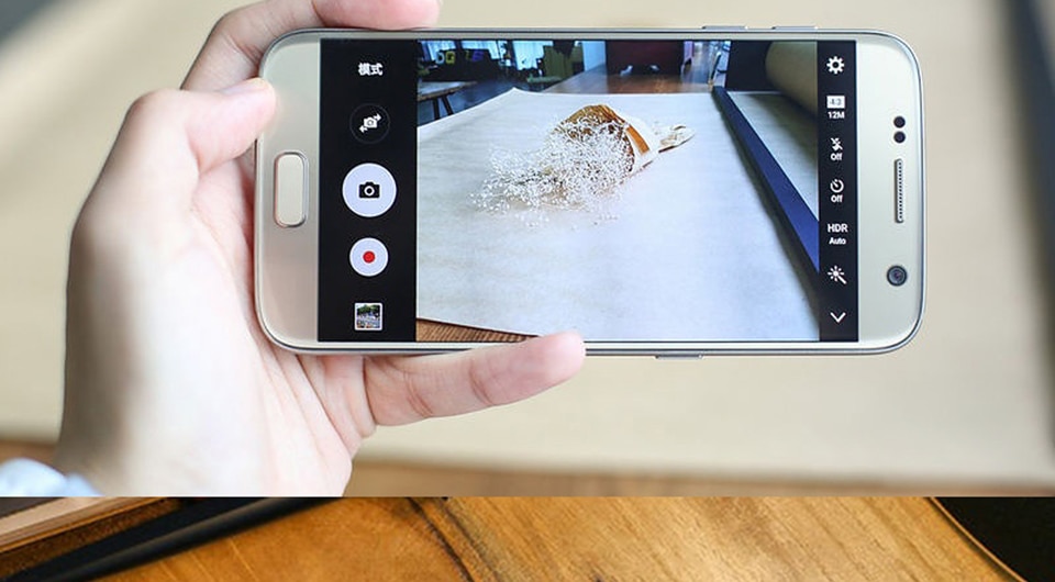 Samsung Galaxy S7 G930F with 4 GB RAM and 32 GB ROM